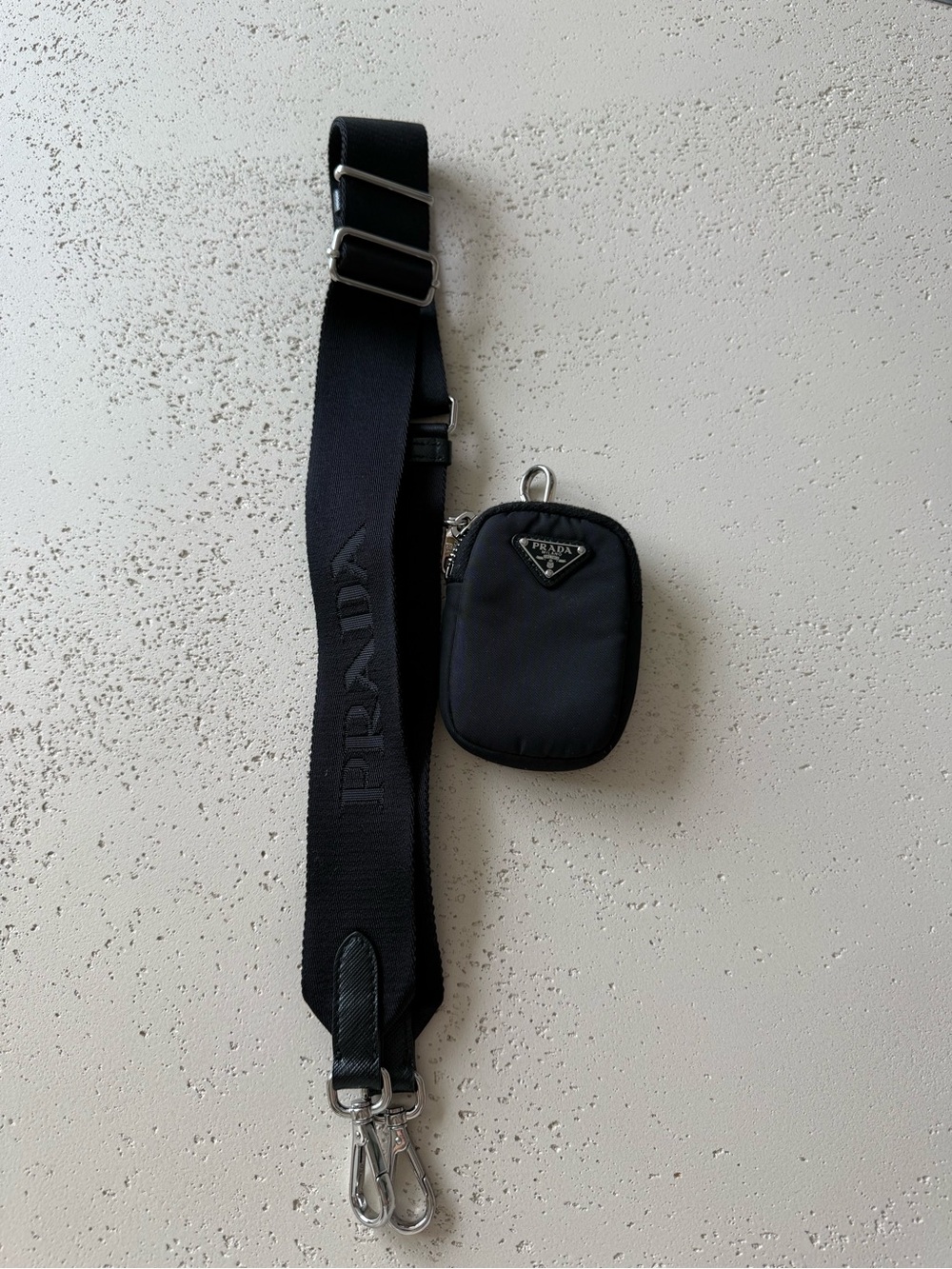 Prada Re-Edition 2005 detachable logo strap with pouch - Picture 13 of 13
